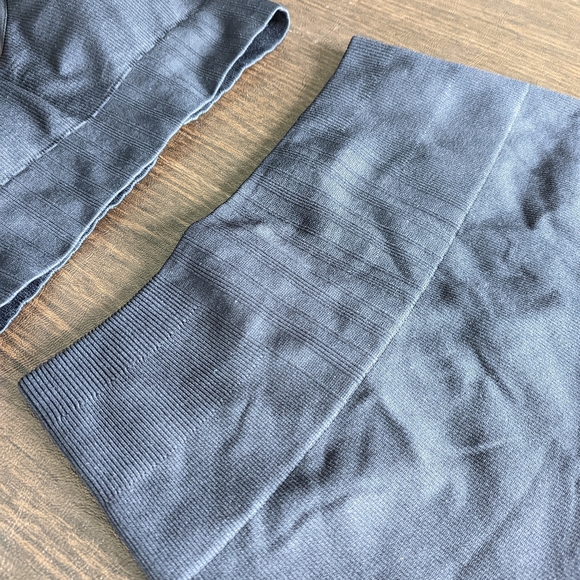 Lolë Workout Kit - Sweat Tech Rib Bra & Leggings - Picture 11 of 14